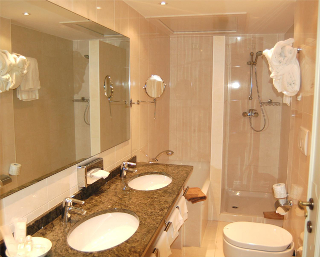 Bathroom 16