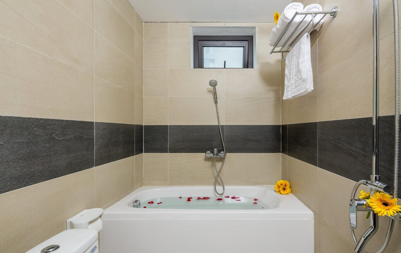 Bathroom 3, Silana Beachfront Hotel & Spa, Da Nang