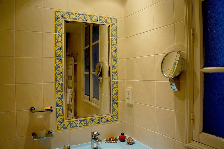 Bathroom 3, Hotel Danemark, Paris