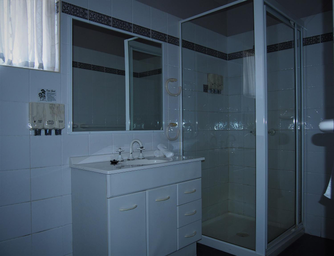 Bathroom 9