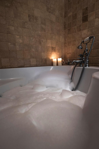 Bathroom 2, The Jasmine Room, Essex