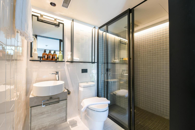 Bathroom 18