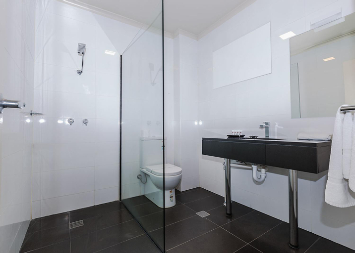 Bathroom 14