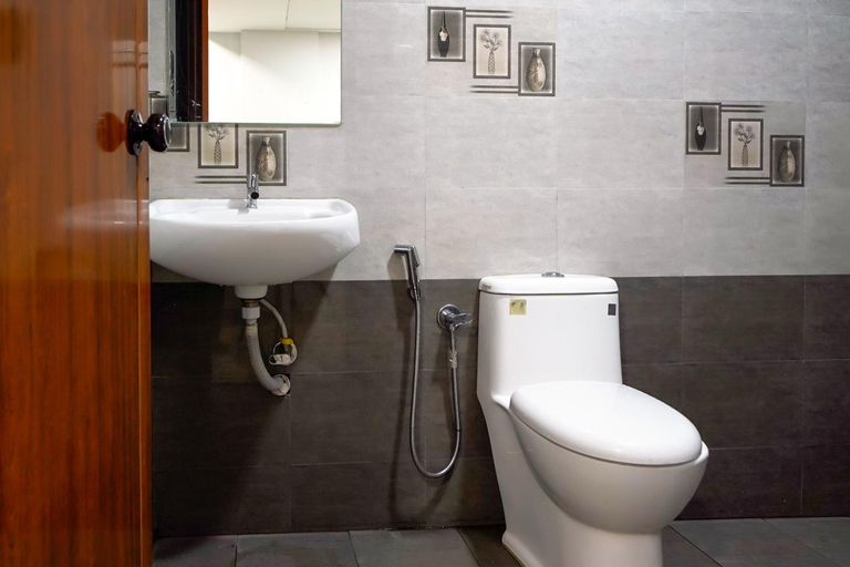 Bathroom 4, The Reach Hotel, Ernakulam