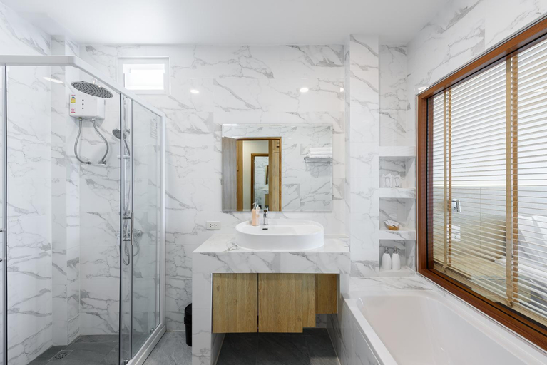 Bathroom 2, Chiangkhan River Walk Hotel, Xanakharm