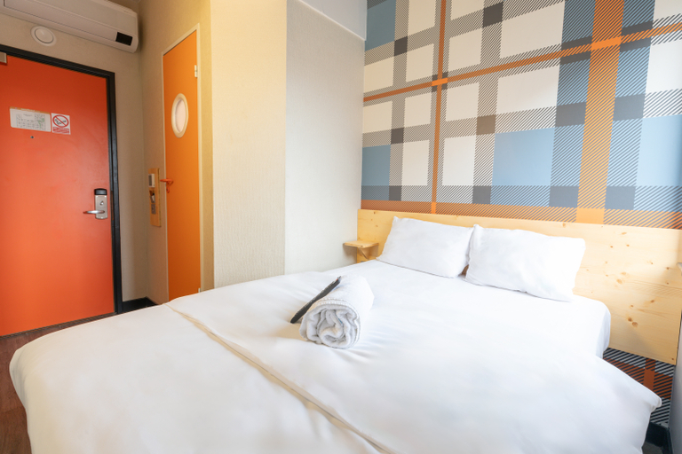 Bedroom 3, easyHotel Glasgow City, Glasgow