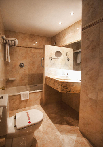 Bathroom 4, Hotel Albret, Navarra