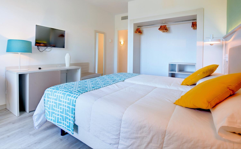 Bedroom 3, SBH Maxorata Resort, Las Palmas