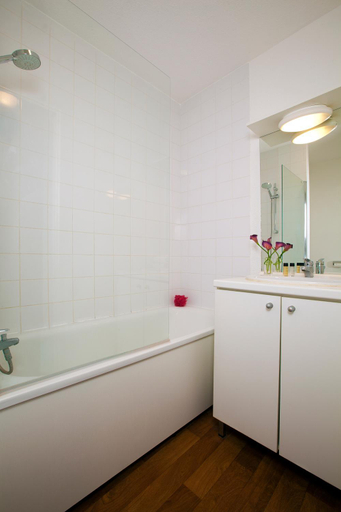 Bathroom 4, Sejours and Affaires Reims Clairmarais, Marne