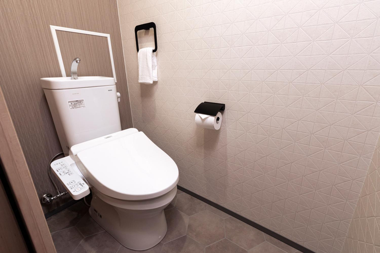 Bathroom 4, Rinn Horikawa Gojo, Kyoto