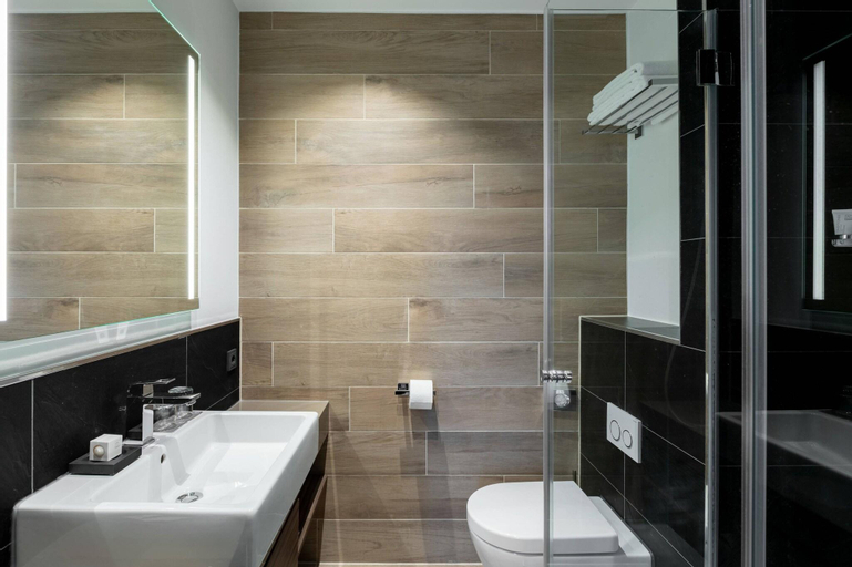 Bathroom 12