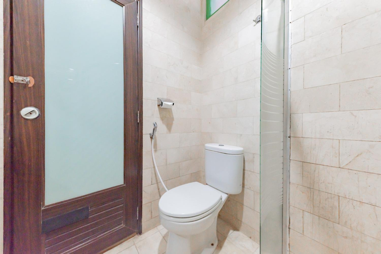Bathroom 10