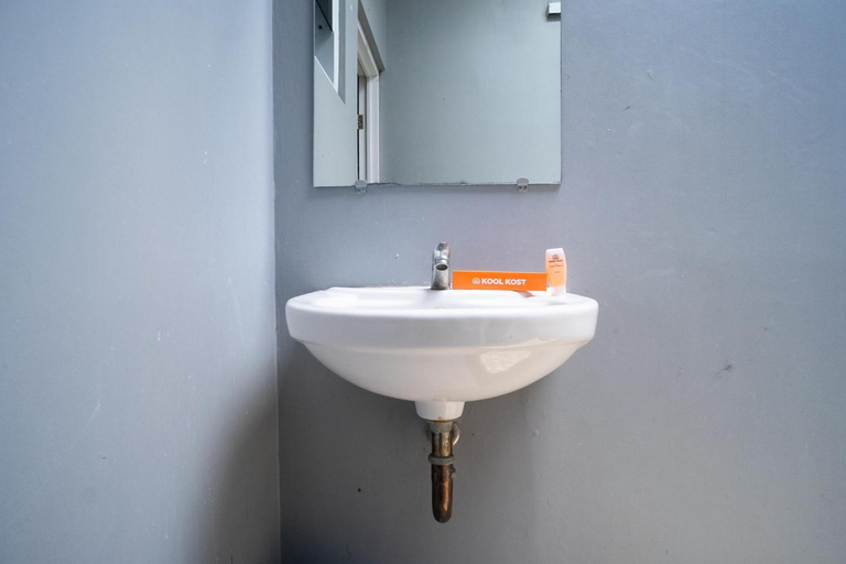 Bathroom, Sitiinggil Syariah RedPartner, Tegal
