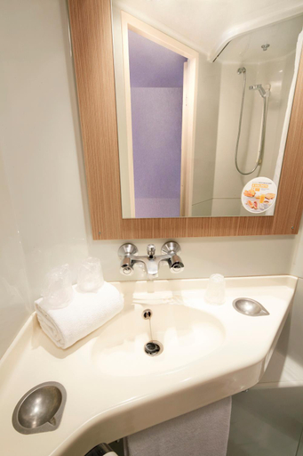 Bathroom 5, Premiere Classe Poitiers Futuroscope - Chasseneuil, Vienne