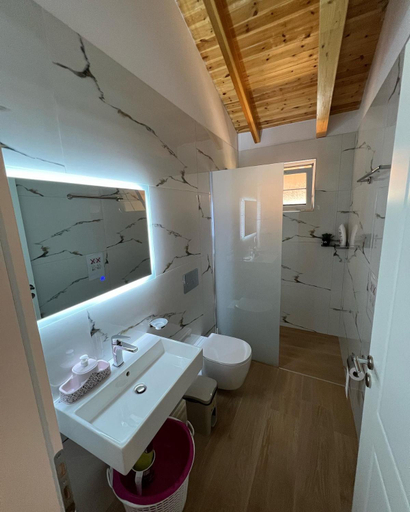 Bathroom 3, Amazing familiar apartments and rooms, Sarandës