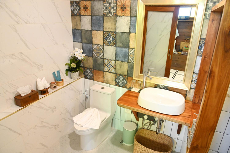 Bathroom 3, DooNa Resort, Mae Taeng