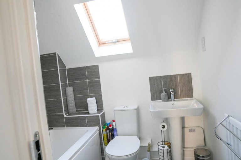 Bathroom 3, 148 Mansell Road, South Gloucestershire