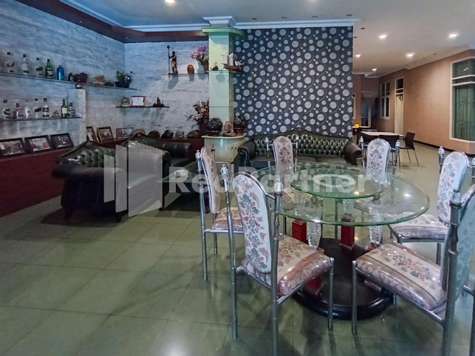 Food & Drinks 15