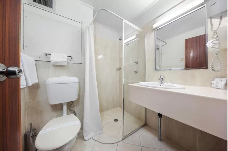 Bathroom, Belconnen Hotel & Serviced Apartments, Canberra