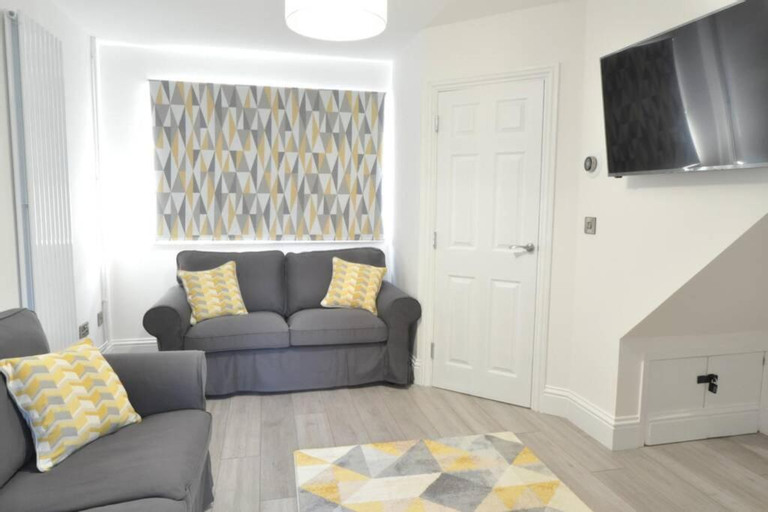 The Osprey - Newly Renovated House, Derbyshire