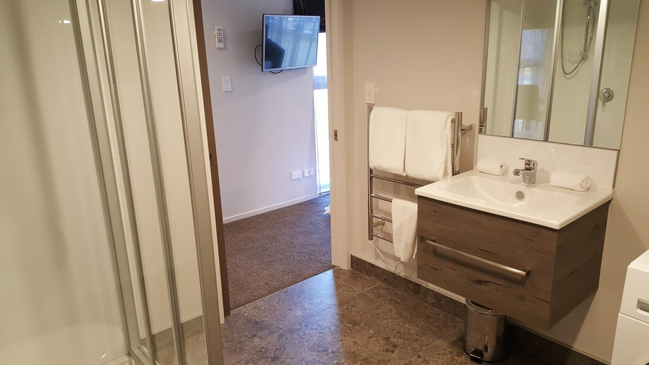 Bedroom 3, Ramada Suites by Wyndham Queenstown Remarkables Park, Queenstown-Lakes