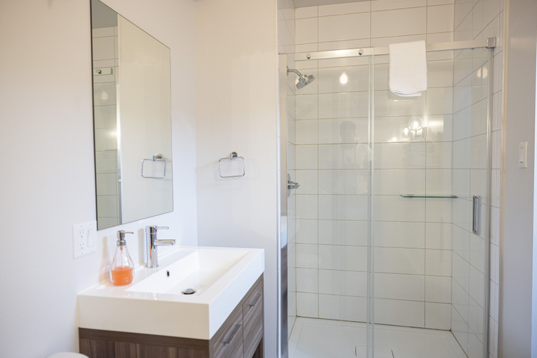 Bathroom 2, Le Central, Rouyn-Noranda