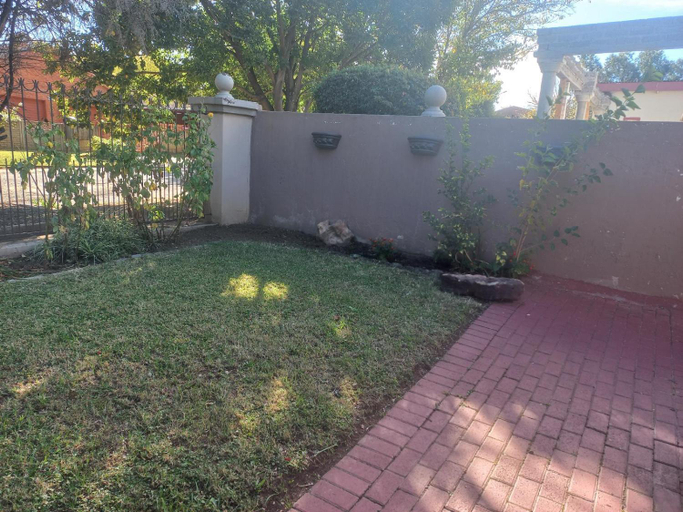 Others 5, Achimer guesthouse, Fezile Dabi