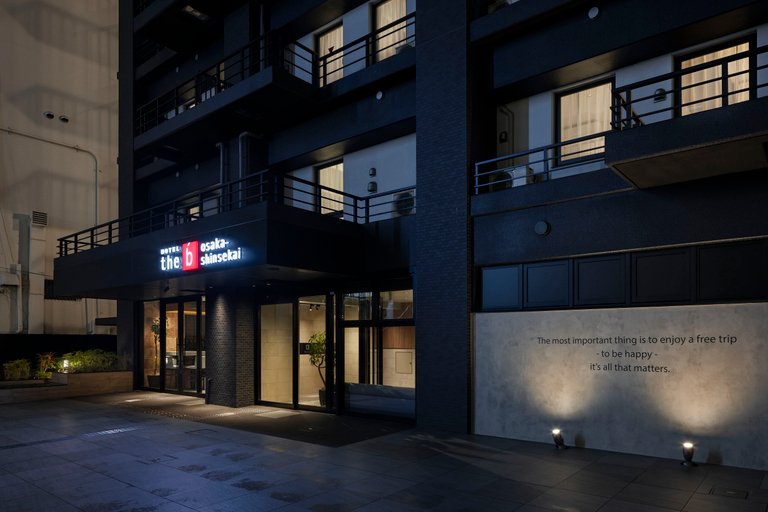 Exterior & Views