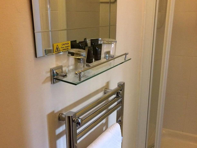 Bathroom, The Rose & Crown, East Sussex