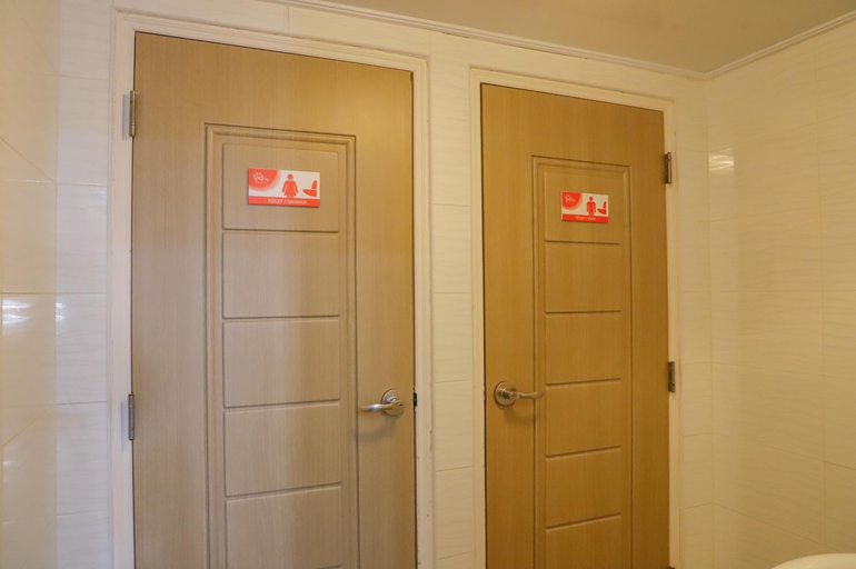 Bathroom 2, Busan Sukbak Dot Com Guest House, Dong