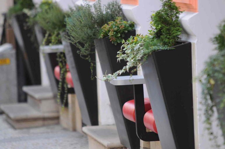 Others 4, Hotel Merlot, Louny