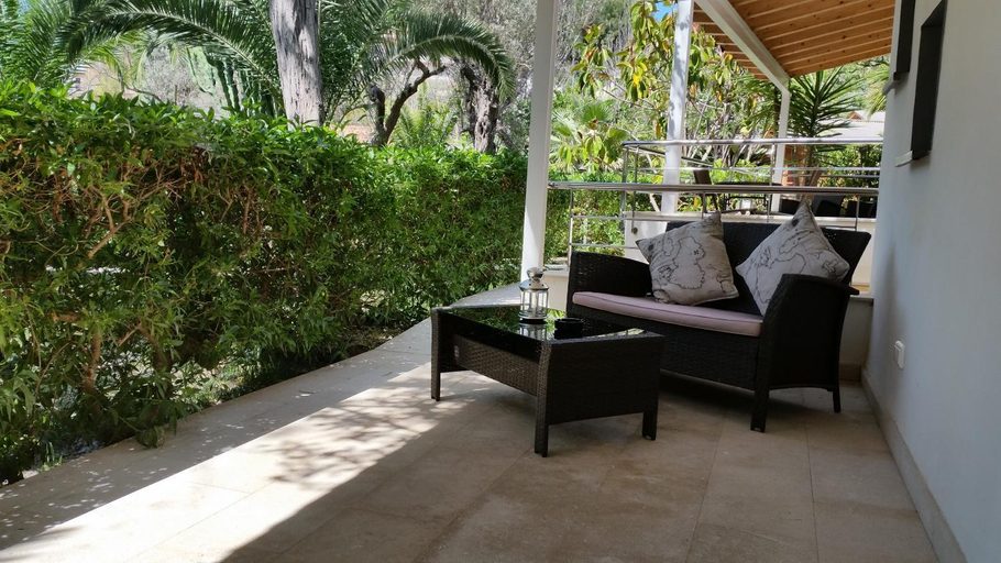 Others 5, Soller Garden, Baleares