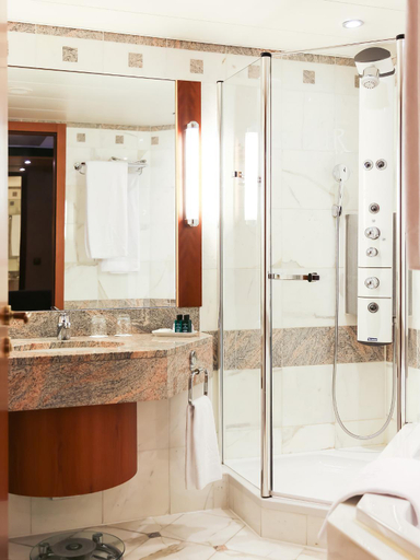 Bathroom 5, Le Royal Hotels & Resorts Luxembourg, Luxembourg
