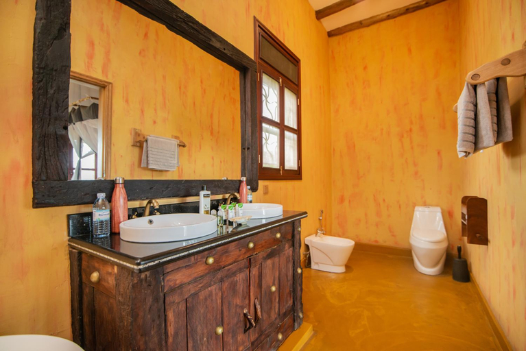 Bathroom 4, Buffalo Safari Lodge, Bunyaruguru