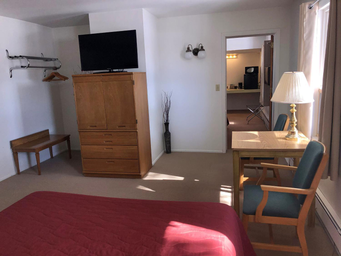 Bedroom 2, Budget Host Inn, Gogebic