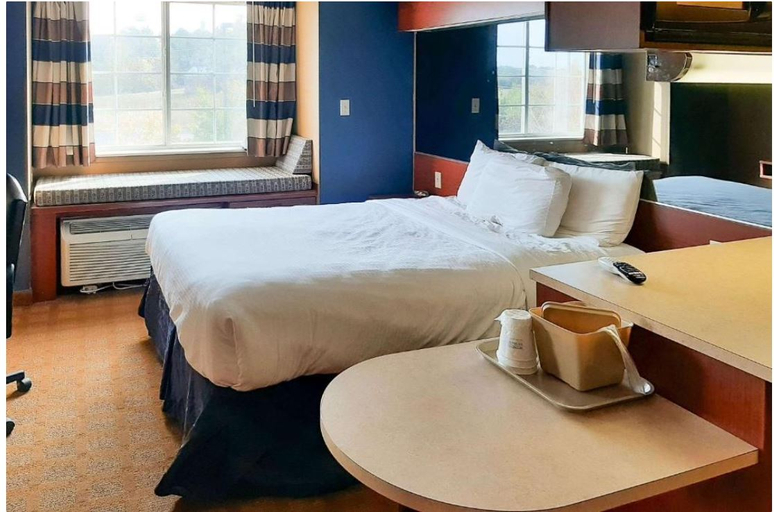 Bedroom, Starkville Inn and Suites, Oktibbeha