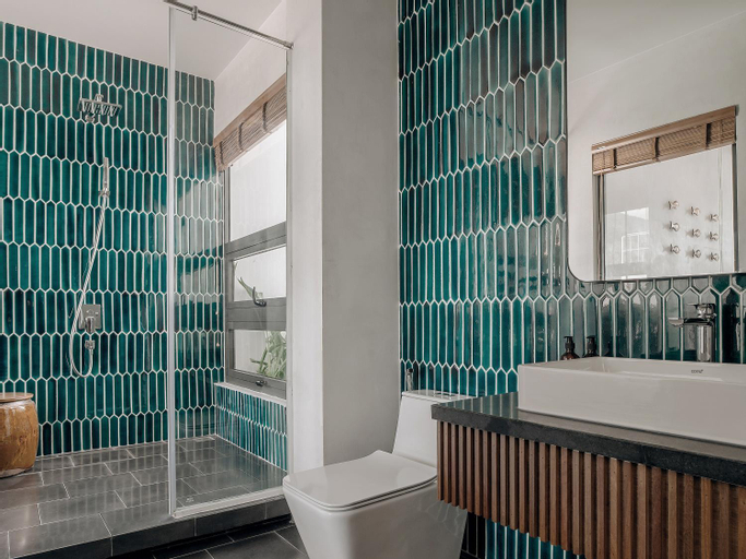 Bathroom 12