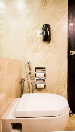 Bathroom 5, Ramada by Wyndham Colombo, Colombo