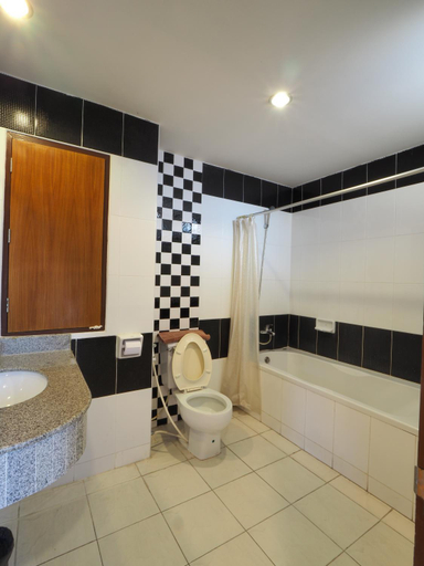 Bathroom 4, Golden Villa Pattaya, Pattaya