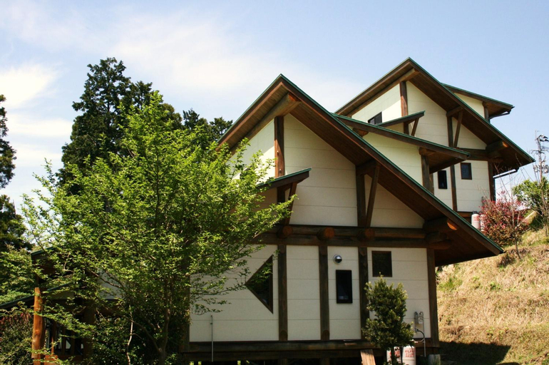 Exterior 1