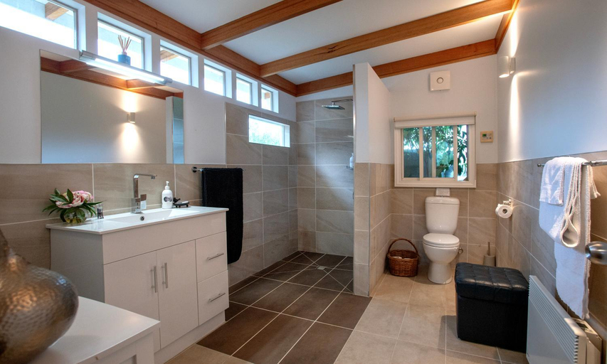 Bathroom, Wanderers Cottage, Kingborough