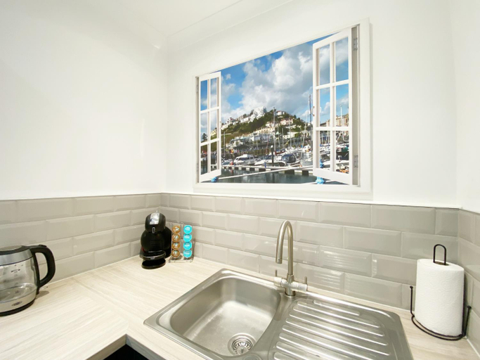 Kitchen 4, Ockendon House Apartments, Torbay