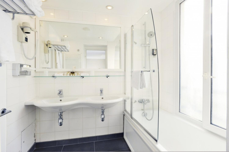 Bathroom 4, Relais Bosquet by Malone, Paris