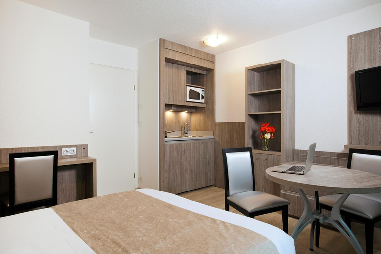 Bedroom 3, Sejours and Affaires Reims Clairmarais, Marne