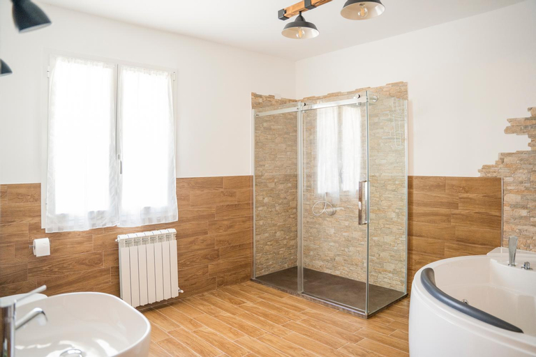Bathroom 25