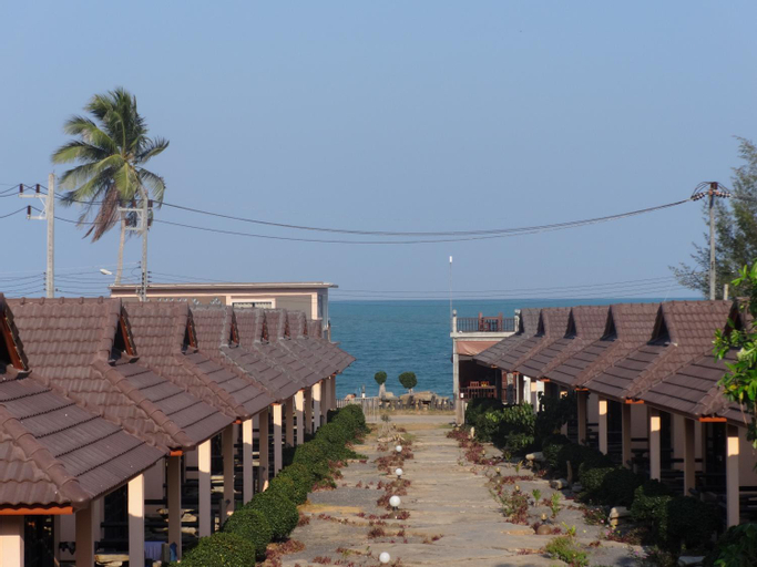 Exterior 3