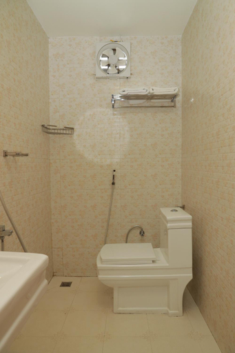 Bathroom 5, THE HOTEL PARK, Kanniyakumari