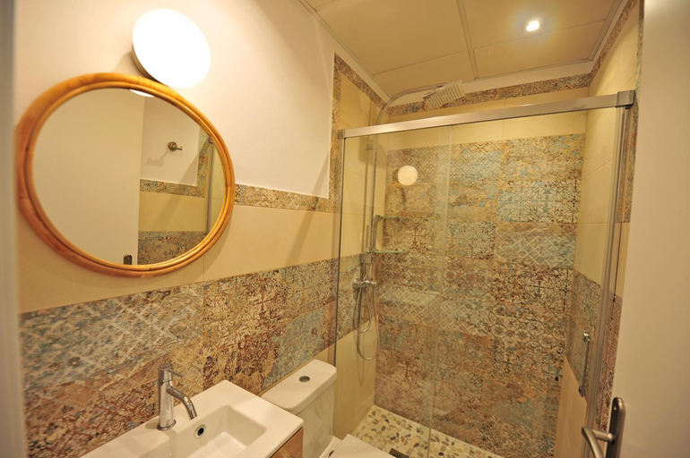 Bathroom 2, Original Centrico Bohemio, Cádiz