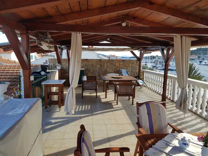 Food & Drinks 4, Studio apartman, Tisno