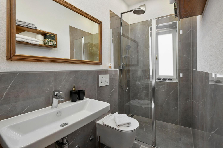 Bathroom 4, Casa Dei Fiori, Pula